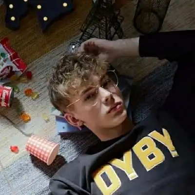 6686体育钻石作者Queen