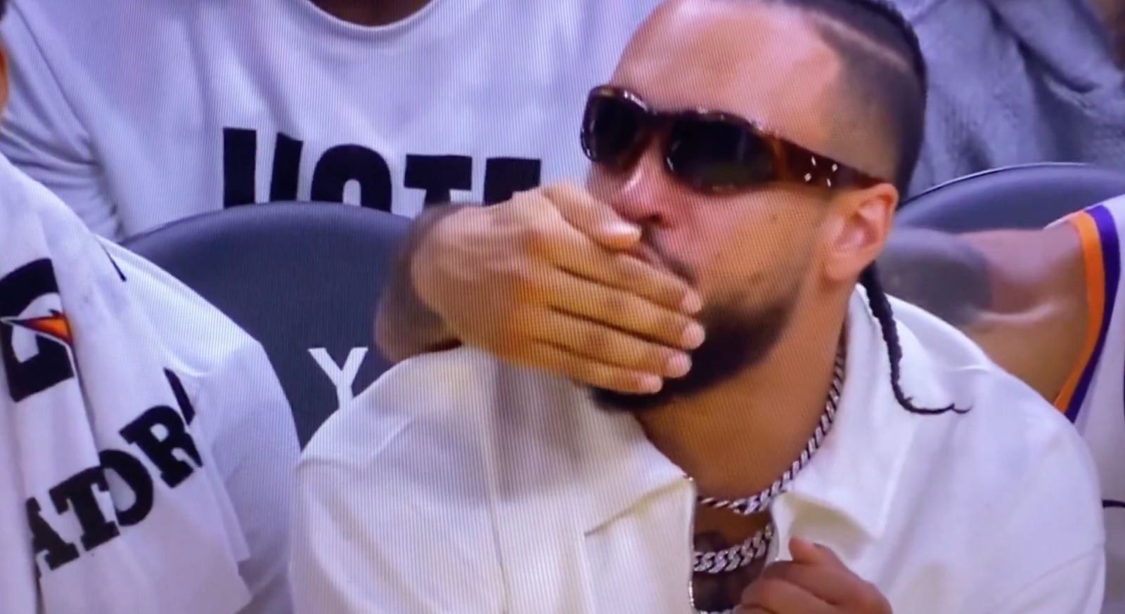 Booker: Dillon thừa nhận sau trận đấu rằng việc ăn T trên băng ghế dự bị là ích kỷ và chúng tôi sẽ không bận tâm đến điều đó