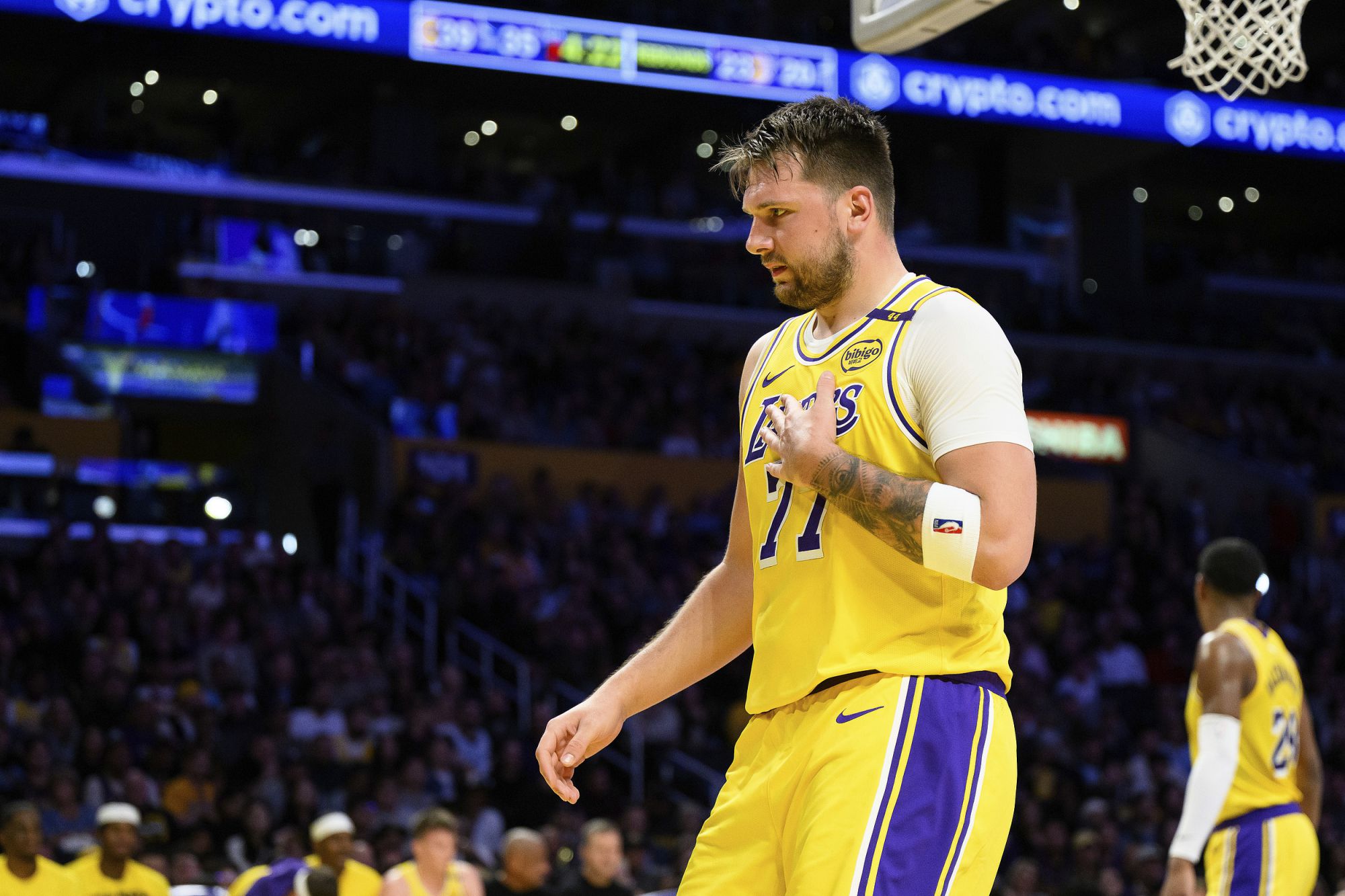 Tình trạng cạnh tranh là chậm chạp! Doncic & Reeves chỉ ghi được 32 điểm và mắc 9 lỗi