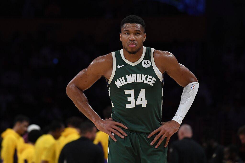 Antetokounmpo có 30 điểm, 10 rebound và 5 kiến tạo sau 156 trận, nhiều nhất giải đấu trong 40 năm qua.