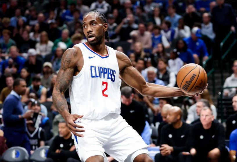 Quan chức Clippers: Leonard sẽ vắng mặt trận gặp Celtics do bong gân mắt cá chân