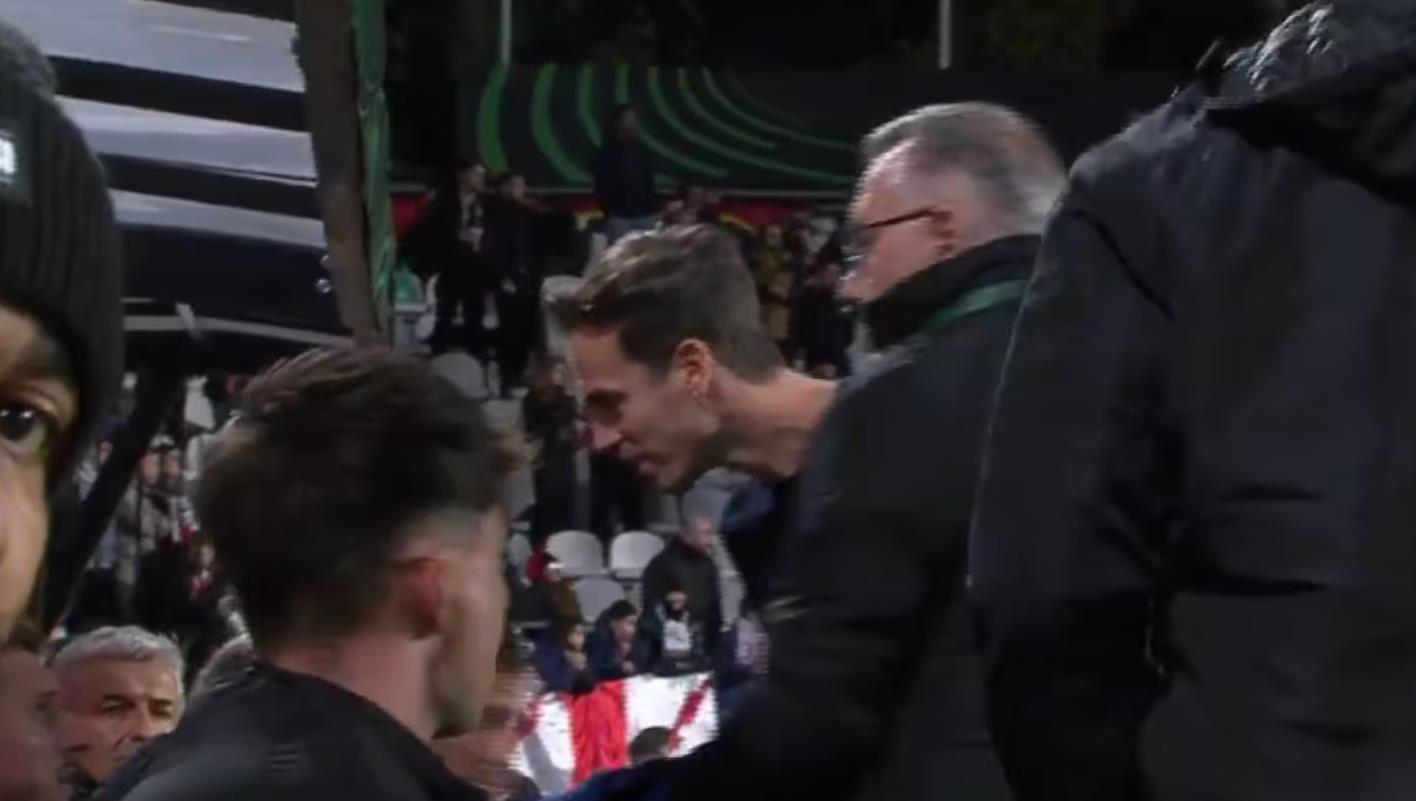 Truyền thông Tây Ban Nha: HLV Rayo Vallecano cãi nhau với cầu thủ, UEFA Champions League không tham dự họp báo sau đó