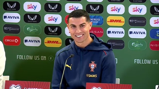 Hàng nghìn bàn thắng được ghi ở các trận chung kết World Cup? Cristiano Ronaldo: Bạn đã xem quá nhiều phim rồi. Sẽ thật hoàn hảo nếu điều đó trở thành sự thật.