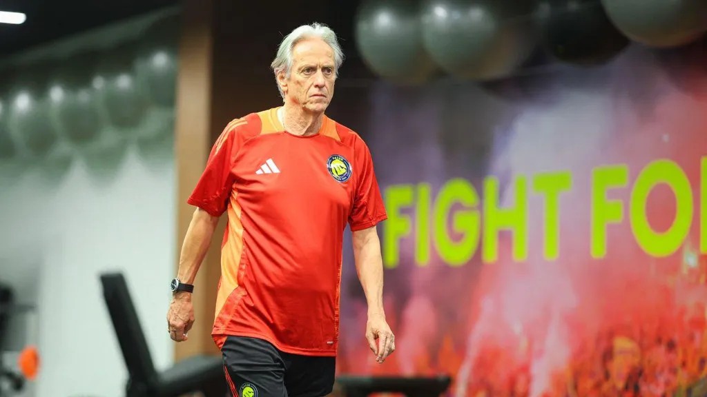 HLV chiến thắng: Felix và Ronaldo hợp tác ăn ý, HLV người Bồ Đào Nha thích phàn nàn trọng tài quá nhiều