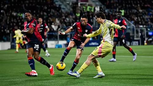 Cagliari đấu với Juventus