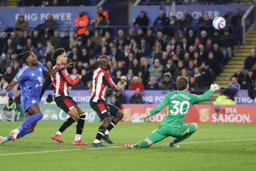 Leicester City đấu với Brentford