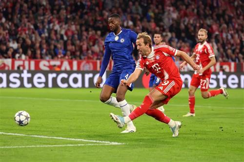 Bayern Munich đấu với Chelsea