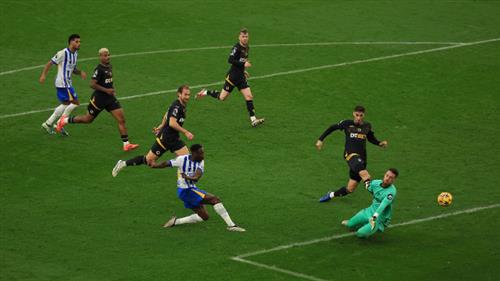 Brighton đấu với Wolves