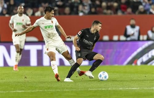 Augsburg đấu với M'Gladbach