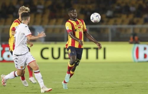 Lecce đấu với Cagliari