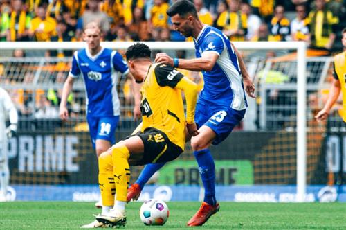 Dortmund đấu với Darmstadt