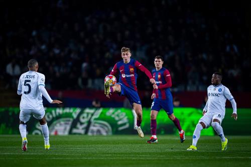 Barcelona đấu với Napoli