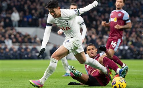 Aston Villa đấu với Tottenham Hotspur