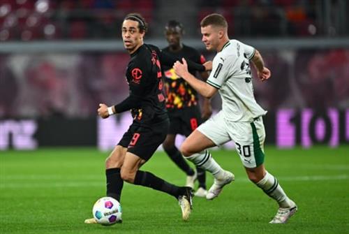 RB Leipzig đấu với Monchengladbach