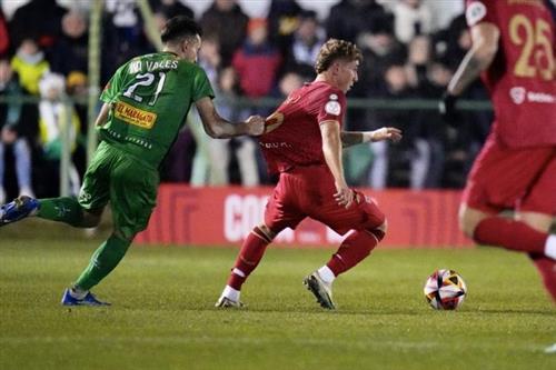 Atletico hoãn trận đấu với Sevilla