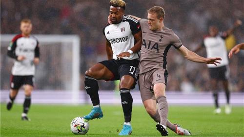Fulham đấu với Tottenham Hotspur