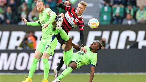 Stuttgart đấu với Wolfsburg