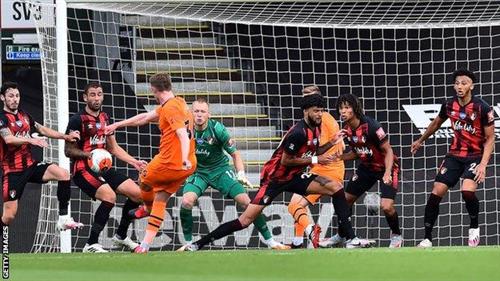 Bournemouth đấu với Newcastle