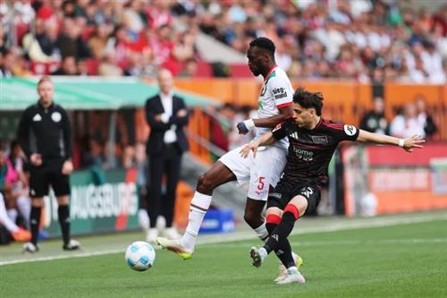 Augsburg đấu với Union Berlin