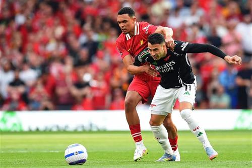 Liverpool đấu với Arsenal