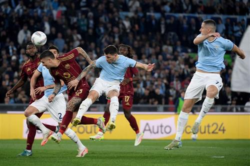 Lazio đấu với Roma