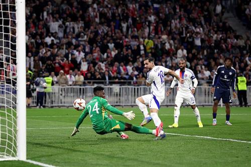 Lyon đấu với Manchester United