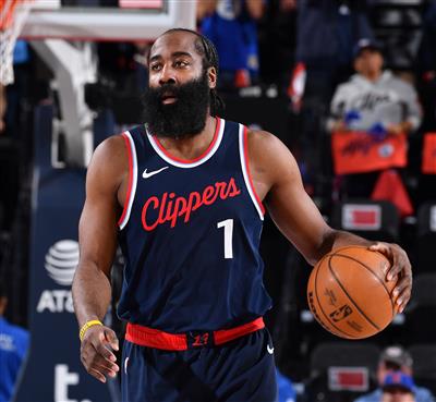 Tức giận! Harden ghi được 26 điểm khi bắn 7/9 trong hiệp và 5/6 quả ba điểm.