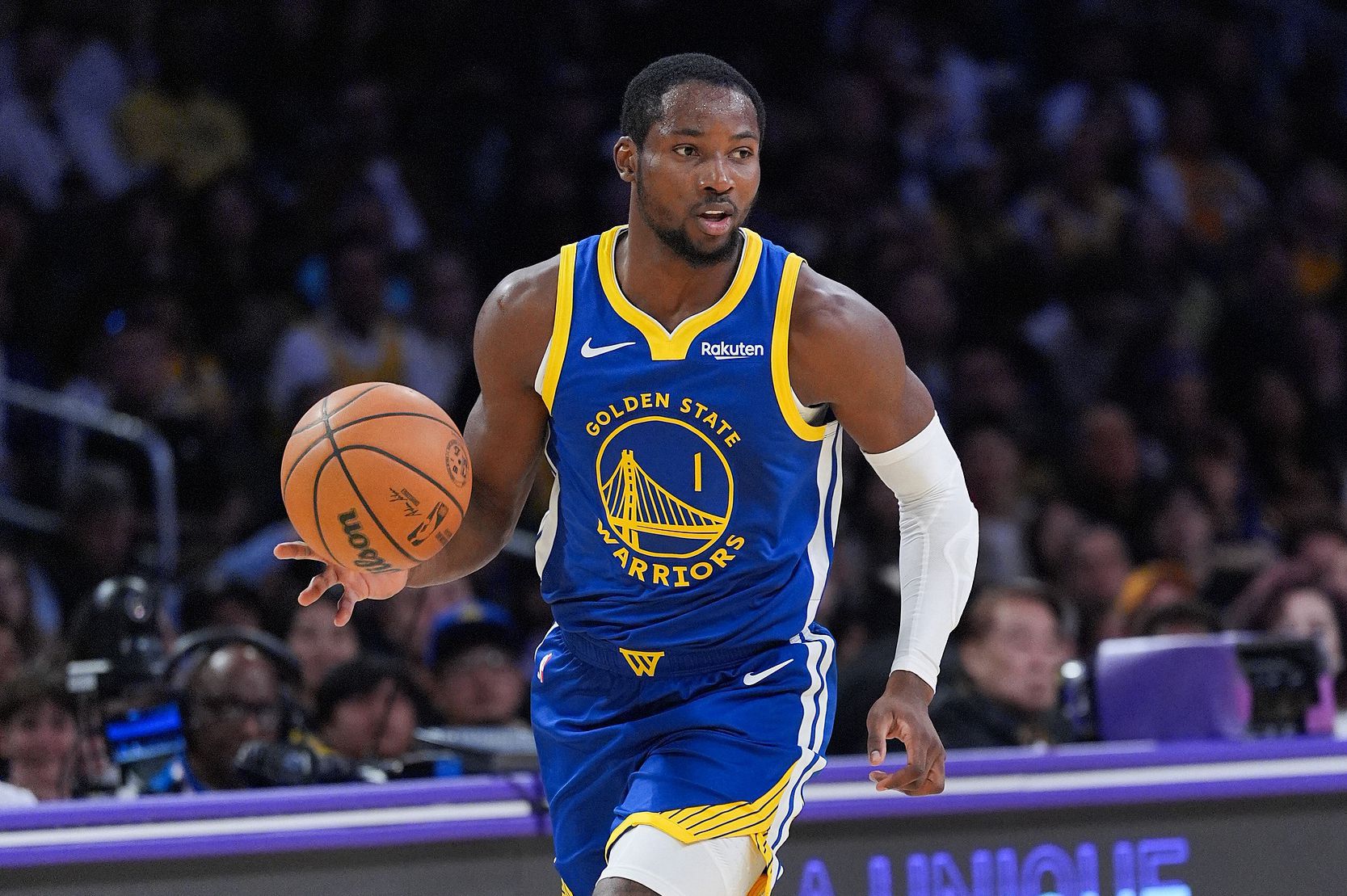 Hãy tiếp tục kiểm soát bóng! Richard & Kuminga cùng nhau ghi được 33 điểm một cách hiệu quả trong hiệp một