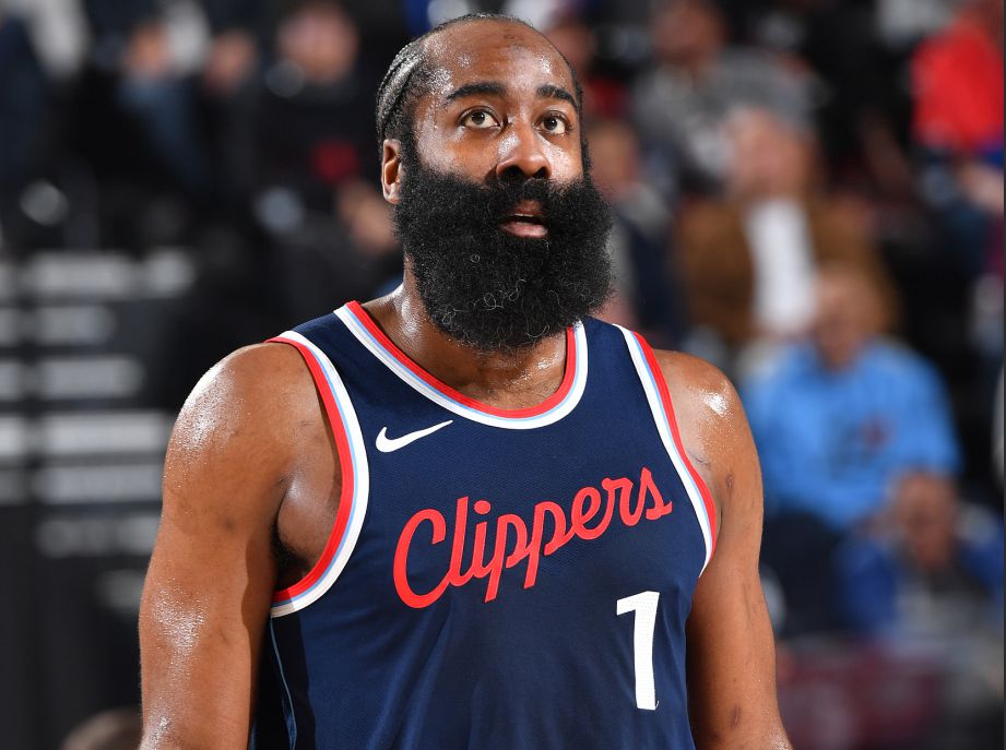 Lạc lối trong những sai lầm! Clippers mắc 19 lỗi trong trận đấu, để Thunder tận dụng những sai sót của mình để ghi 34 điểm.