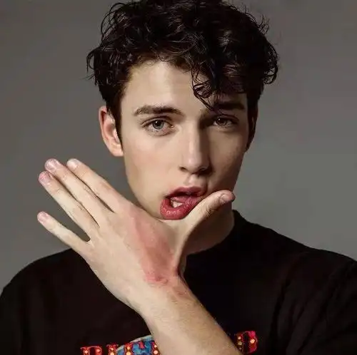 6686体育高级作者白色季节