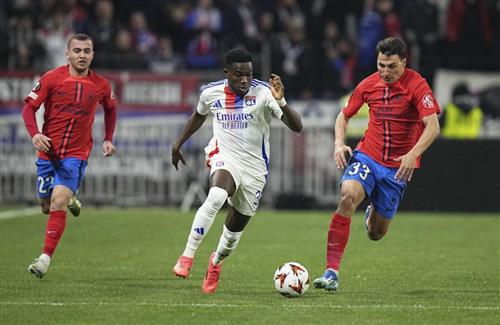 Lyon đấu với FCSB