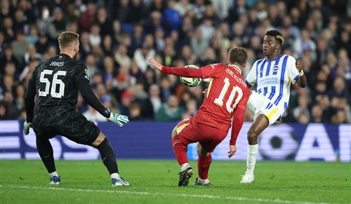 Brighton đấu với Liverpool