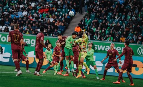 Wolfsburg đấu với Augsburg