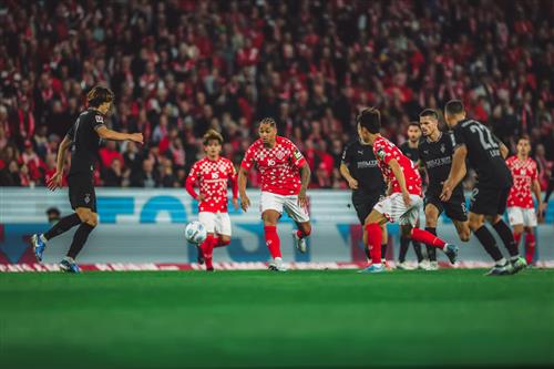 Mainz 05 đấu với Münchengladbach