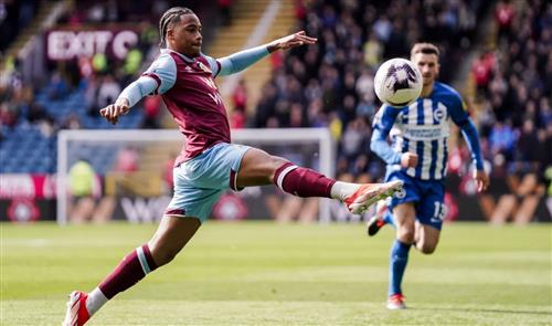 Burnley đấu với Brighton
