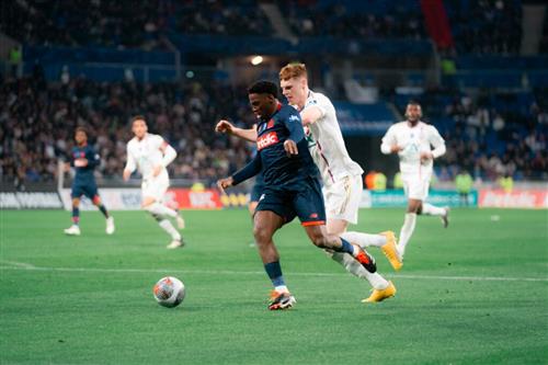 Lyon đấu với Lille