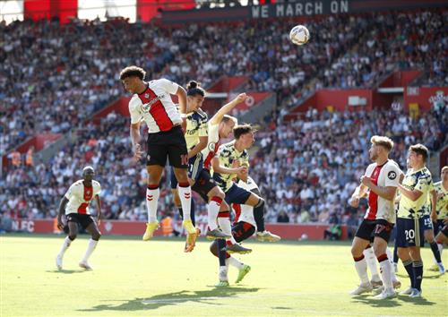 Leeds United đấu với Southampton